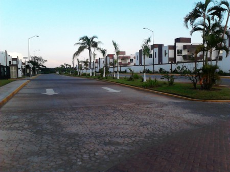 Vialidades modernas y amplias de concreto hidraulico